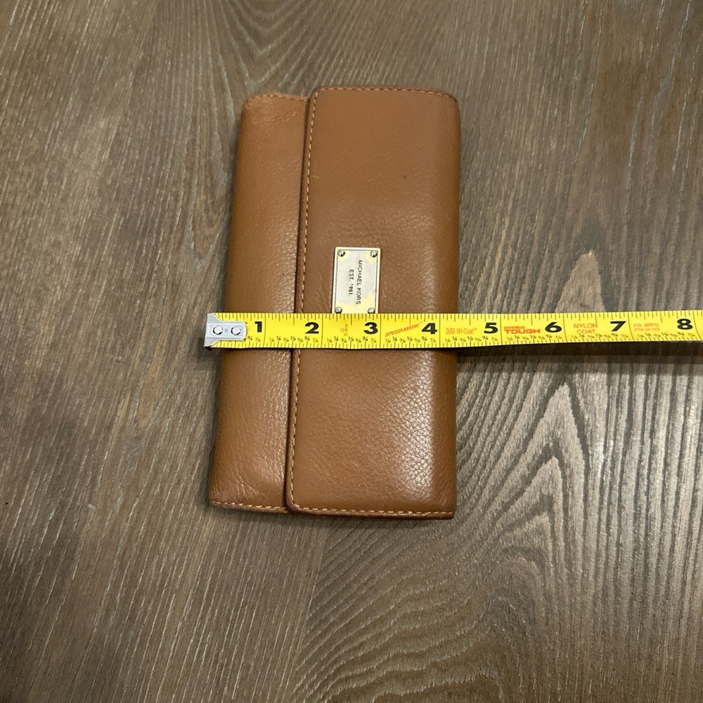 Vintage‎ Michael Kors MK Tan Full Size Soft Leather Wallet w/ Checkbook Holder - Picture 12 of 12